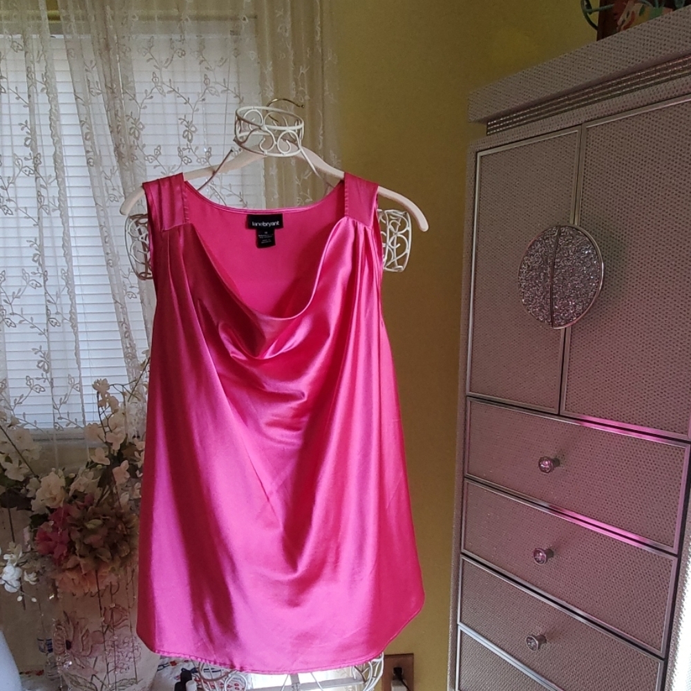 Pink scoop neck tank top